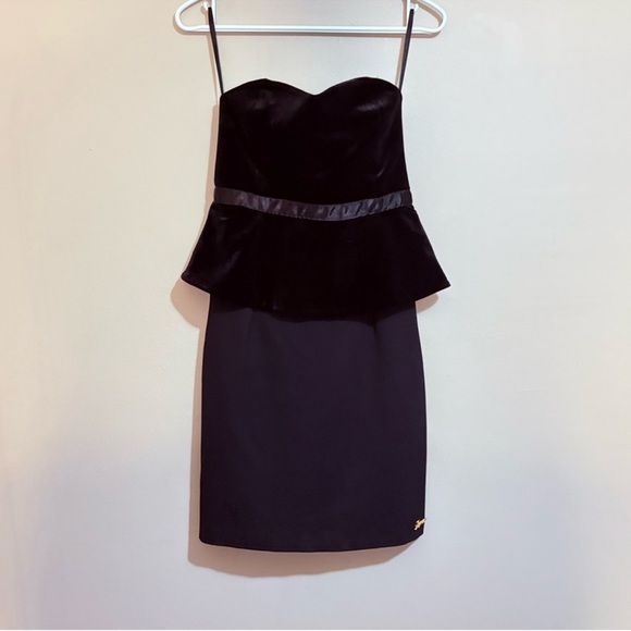 Elegant Black Velvet Peplum Strapless Dress - Picture 1 of 14